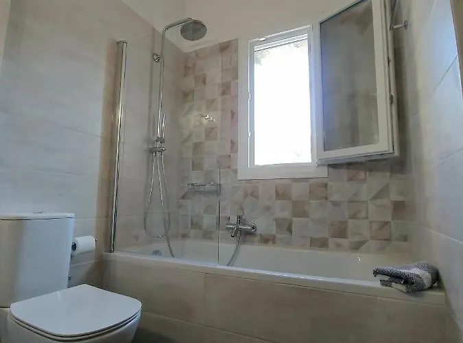 *fryni*/5' From Sea & Center/mountain View فيلة