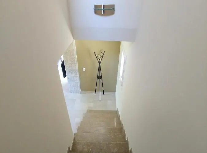 *fryni*/5' From Sea & Center/mountain View فيلة